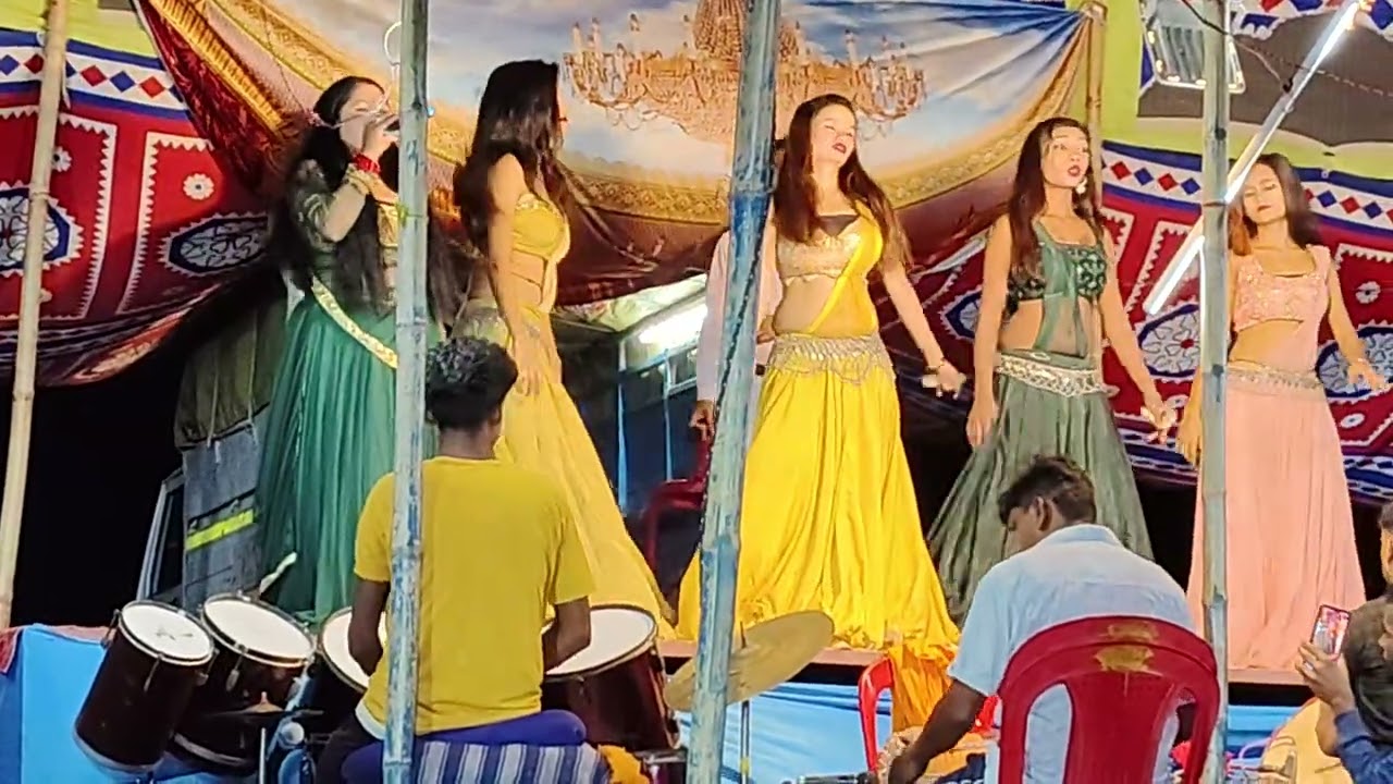 Tu saamne baith arkestra geet bhojpuri #youtubeshorts #bhojpuri #views #dance #subscribe