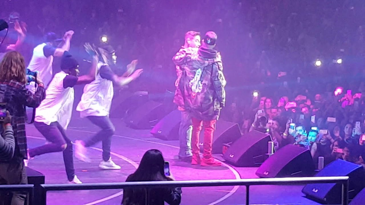 Justin Bieber ft. J. Balvin Sorry Remix (Live)