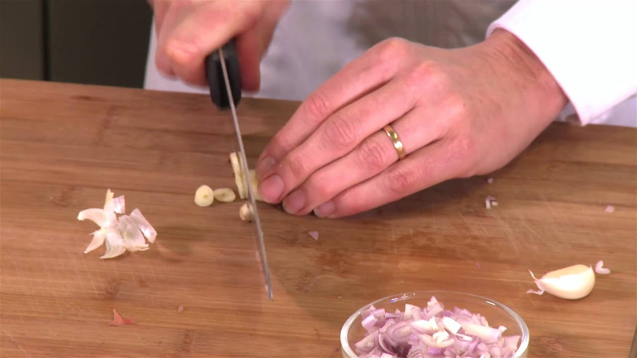 Thaise roerbakschotel met kip - Wie Kookt