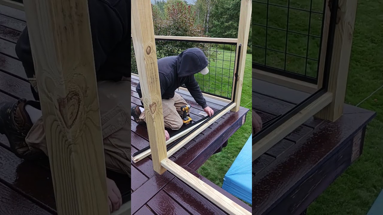 Hog rail deck railing