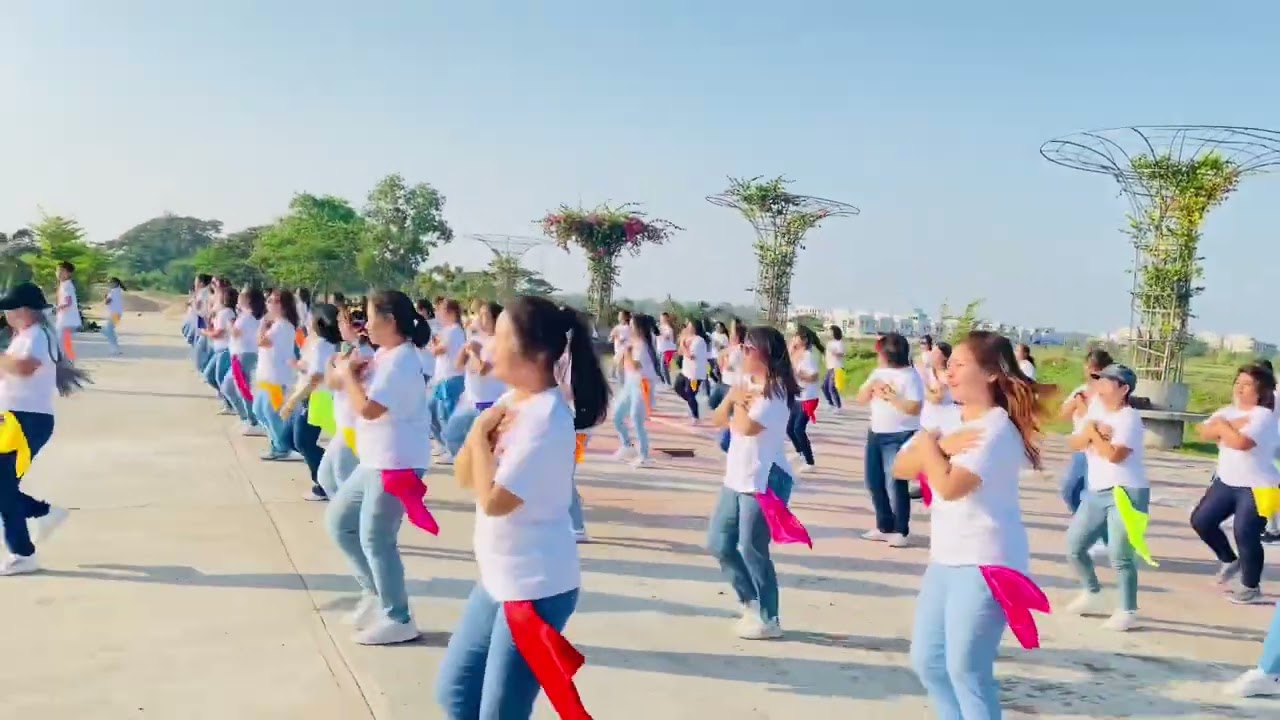 ဗုံ ဗုံ ဗုံ Thingyan Zumba Party Outdoor Scene #thingyan #zumbadance #choreography #myanmar