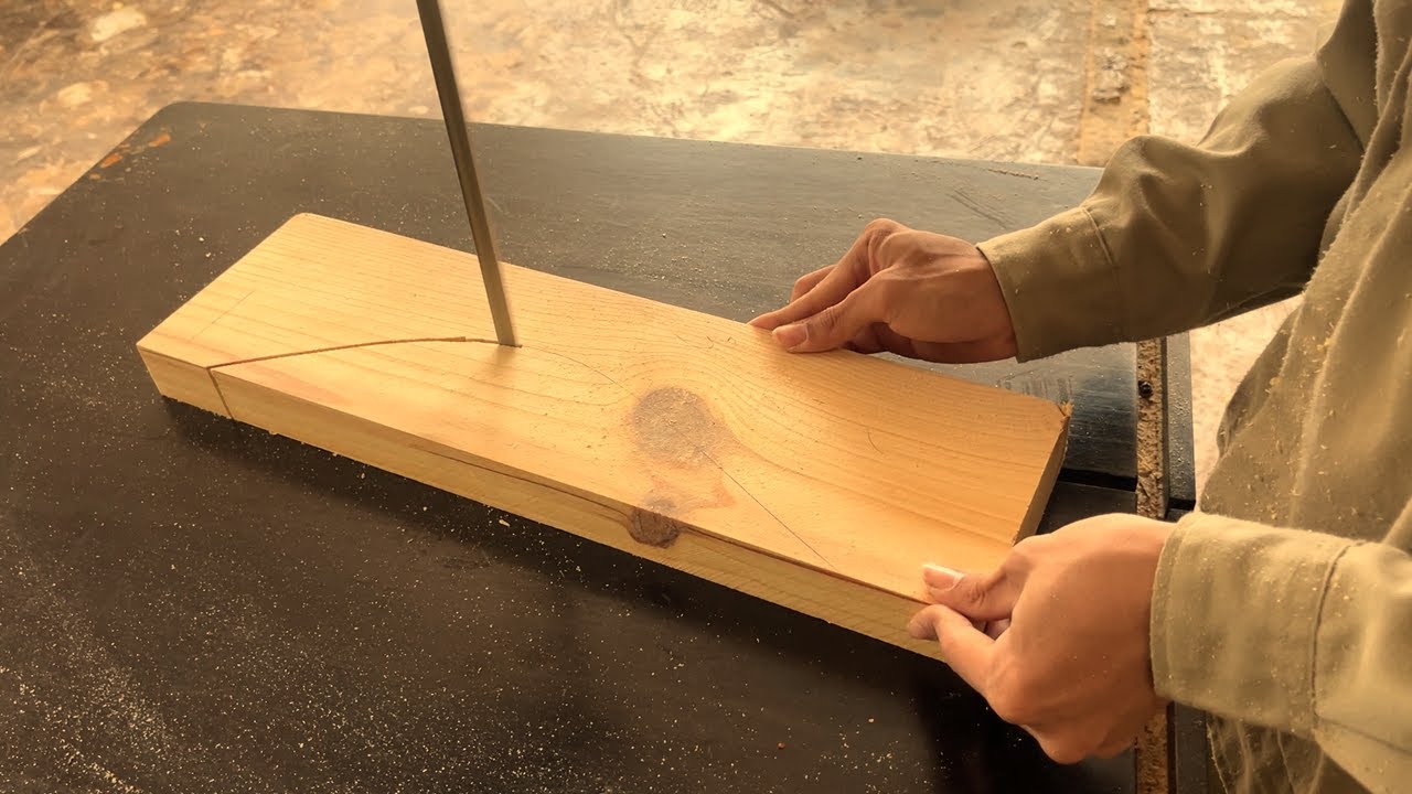 20-Year-Old Carpenter Mr. Wan &ndash; A Unique Curved Table | Creative Wood Art !!!