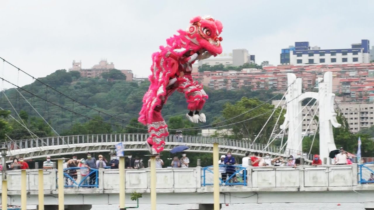 第二名新竹聯豐龍獅戰鼓團2022全國唯一水上高樁獅王爭霸賽！ Water Stilts Lion Dance Competitions