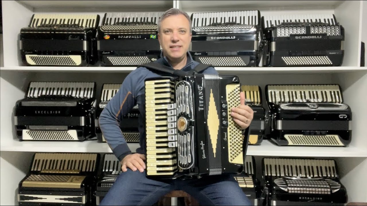 Acordeon Titano Model Grand - Terça Oitavada - 7/3 Registros - 8.9 kg - 43 cm - Jeferson Oliveira