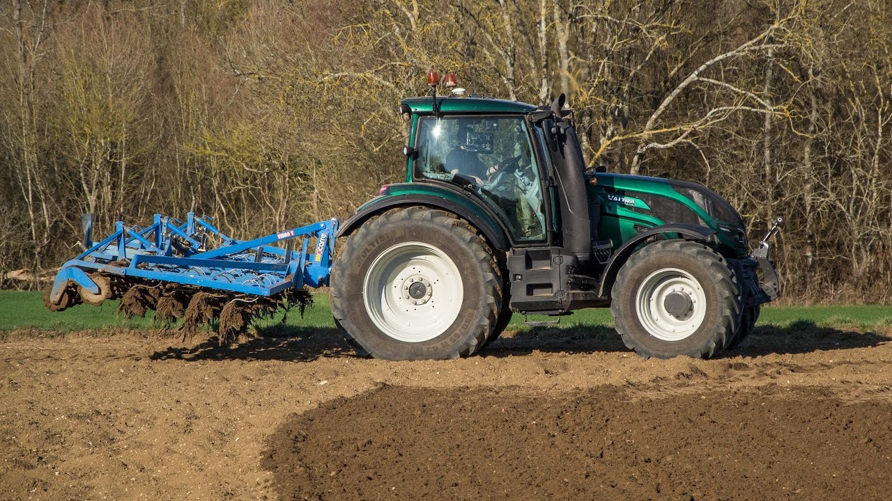 Valtra T194 avec un Vibroculteur Carré 6m50 [Phantom]