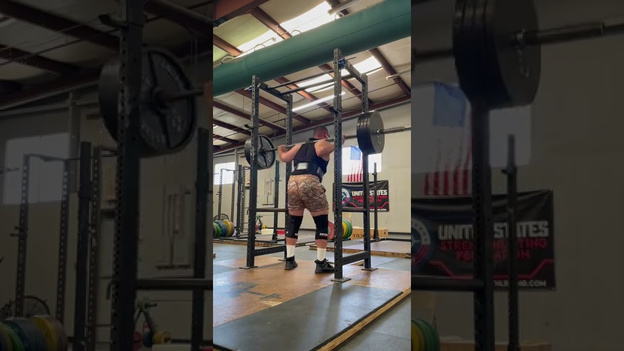 Korean guy poops on his underwear squatting 405lbs 183kg 4x5