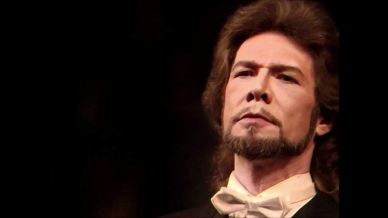 Samuel Ramey sings Handel's fearsome melismas with great ease