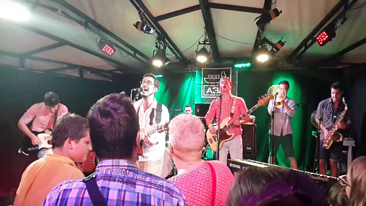 L&oacute;ci j&aacute;tszik - Ott mennek a j&oacute; csajok