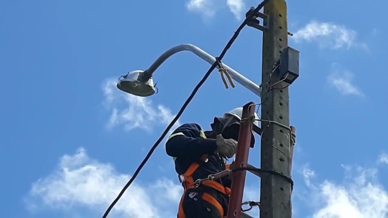 Iluminação pública como instalar uma braço grande- vídeo aula passo a passo.