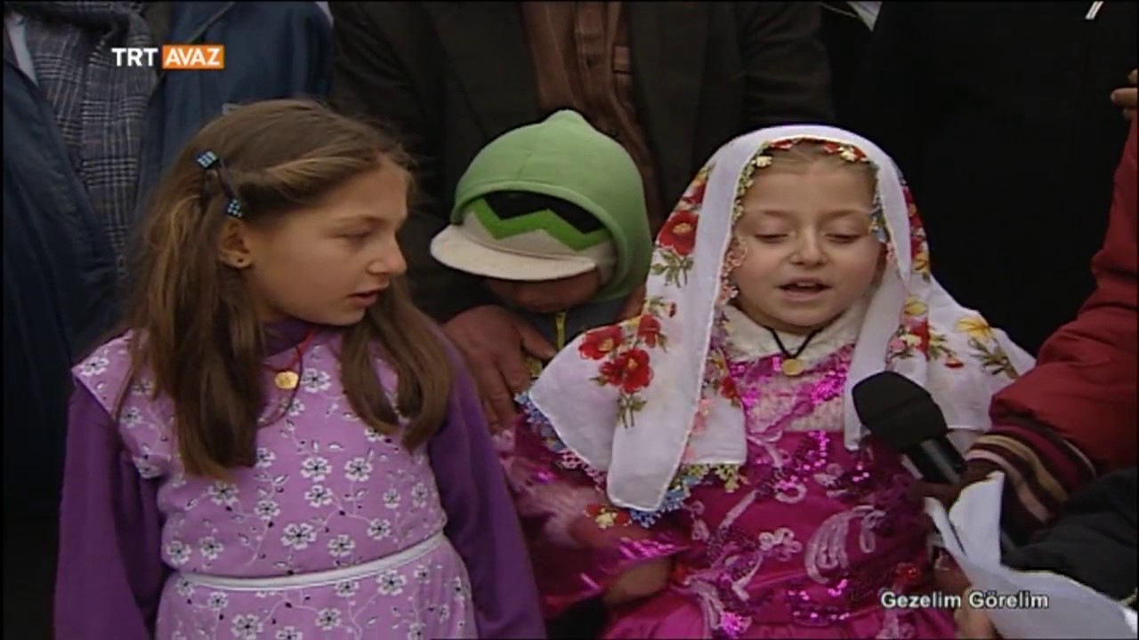Miniklerin Şehirli ve Köylü Skeci - Kütahya - Gezelim Görelim - TRT Avaz
