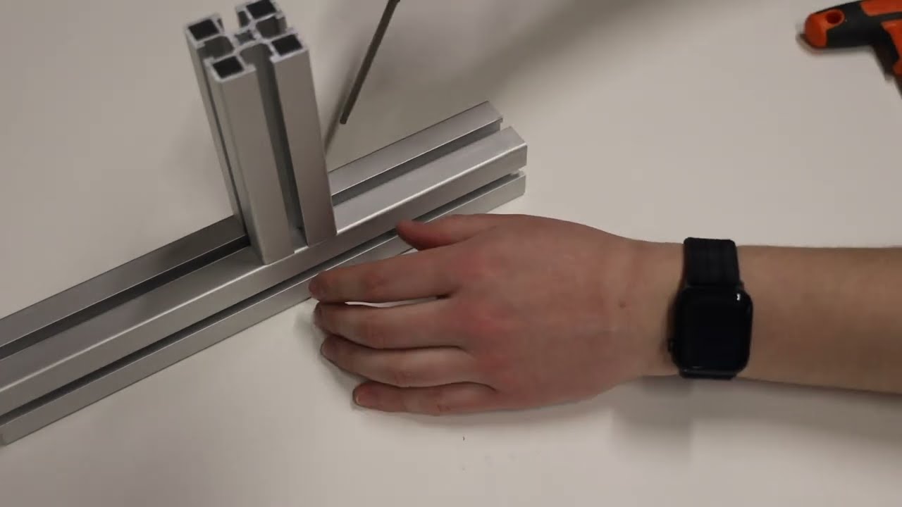 Pikakiinnikkeen asennus / Fastlock Installing