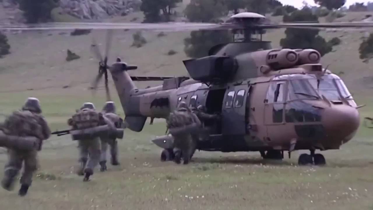 BAŞKOMUTAN SABAH EZANI OKUYOR . 15 TEMMUZ GAZİANTEP Recep Tayyip ERDOĞAN