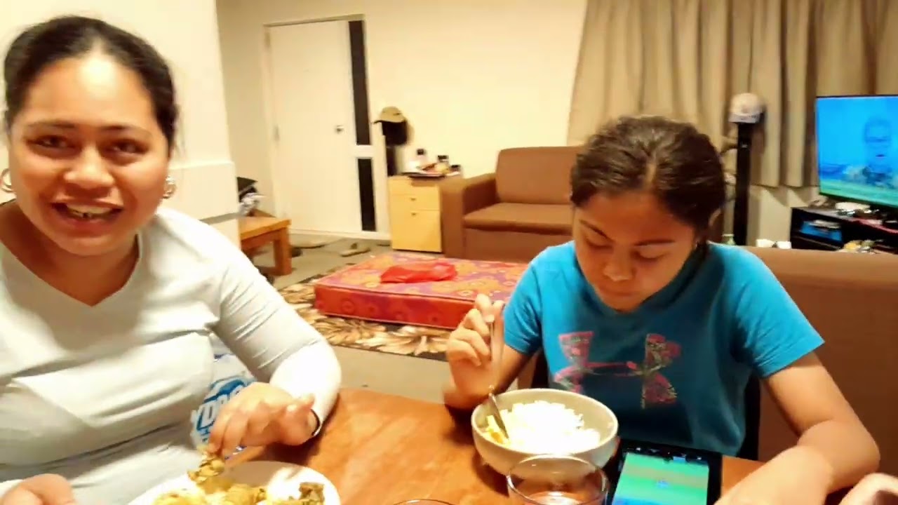 Family Dinner - Dry chicken curry and rice 🍚 😋 #dinner #homemade #mukbang 