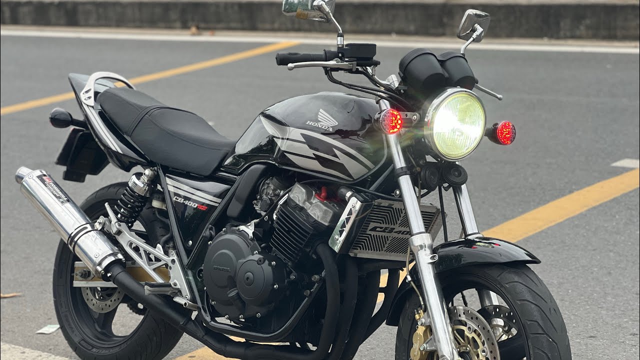 Honda cb 400 xe đựo máy ngon hú bao phê. Giá 87 triệu.  0972059600