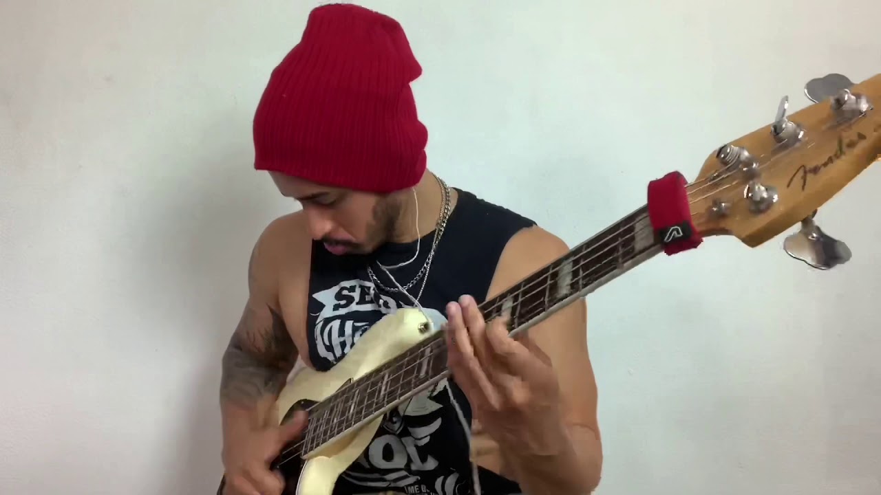 Chris Mangual (slap bass)