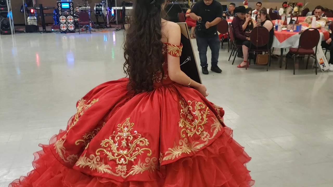 Vals hermoso con su abuelito,  k ya no está en la tierra , es un bonito recuerdo