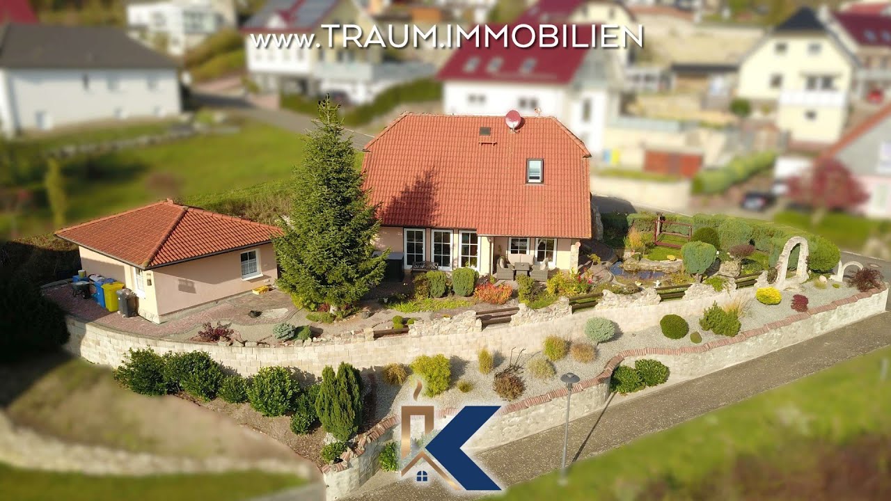 Traumhafter Blick &uuml;ber Heyerode - Einfamilienhaus mit Zufahrt und Garage
