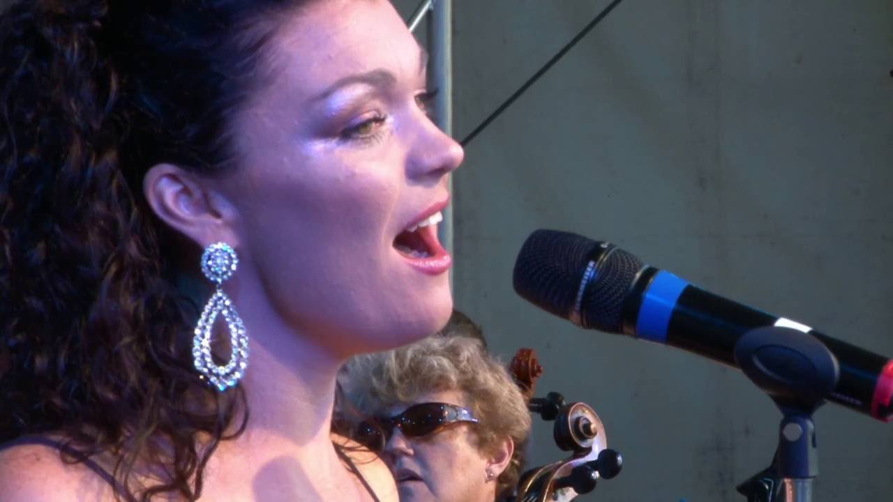 Somewhere Over The Rainbow - Anna Hawkins (with Trust Waikato Symphony Orchestra)