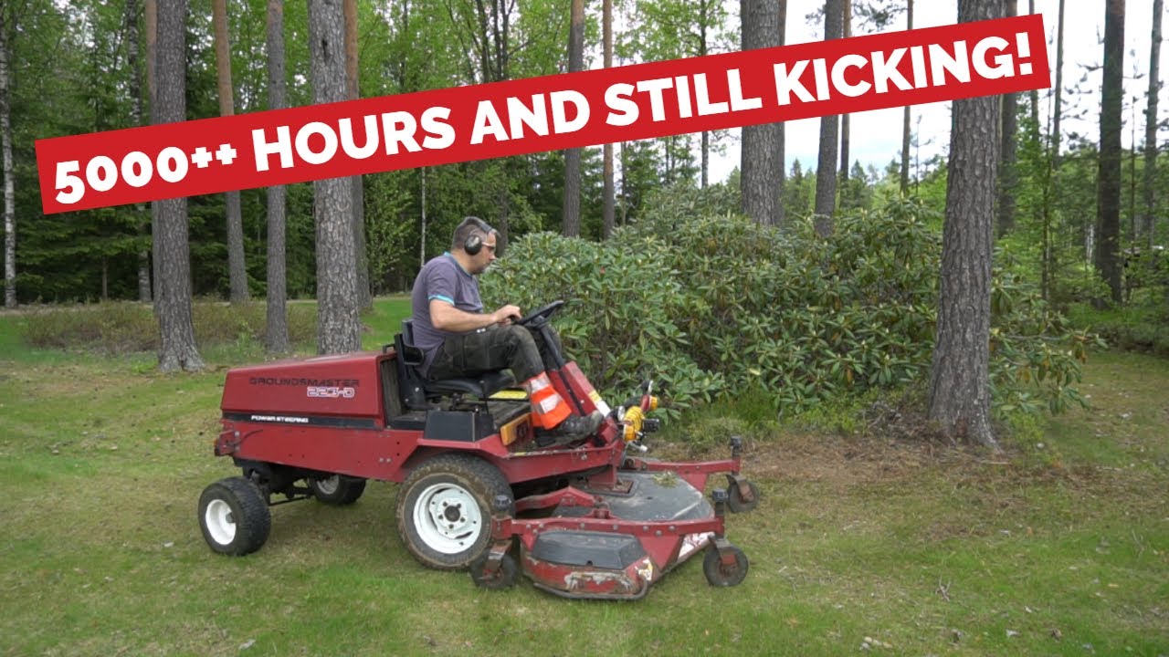 Cutting grass with old Toro Groundsmaster 223-D