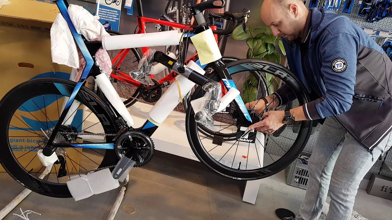 Unboxing Giant Propel Advanced SL0 Disc 2018 road bike part 1