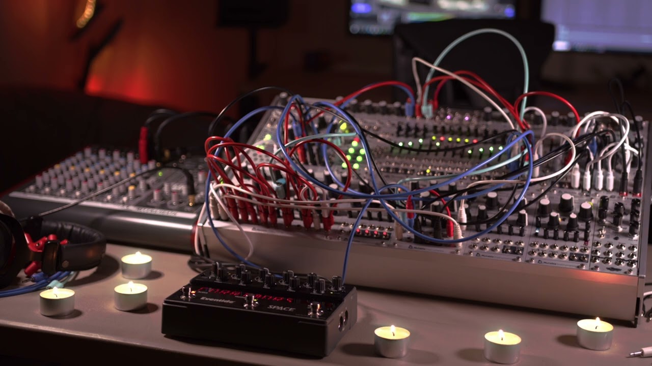 "Oceans & Fields" - 90 Minutes of Ambient Synths for Drifting the World as a Vagabond