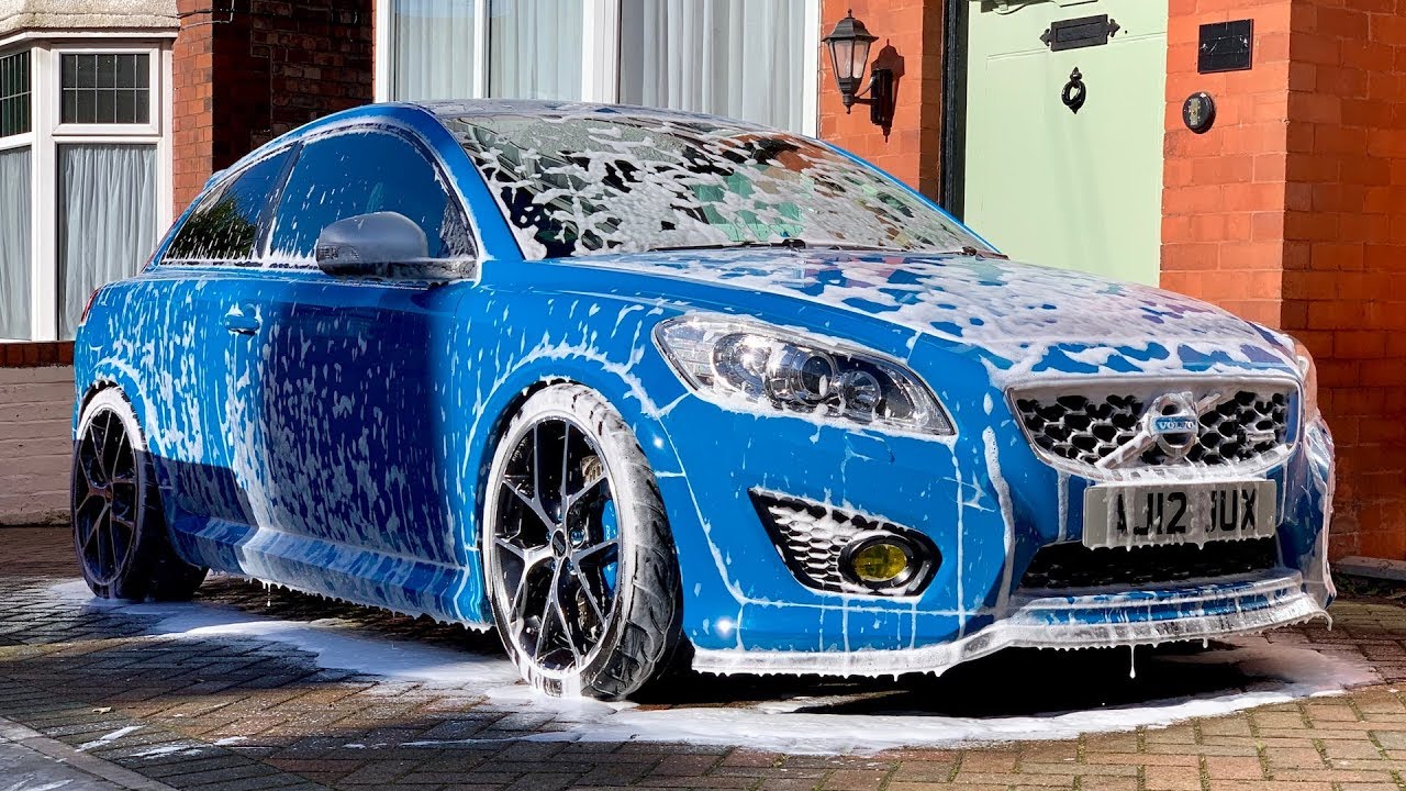 How to Safely Wash a Swirl-Free Car