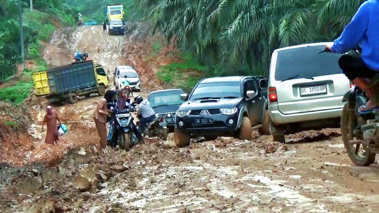 HUJAN SA`AT JALAN DI SERVIS ` PENGENDARA MOTOR JADI IKUT SENGSARA..!!