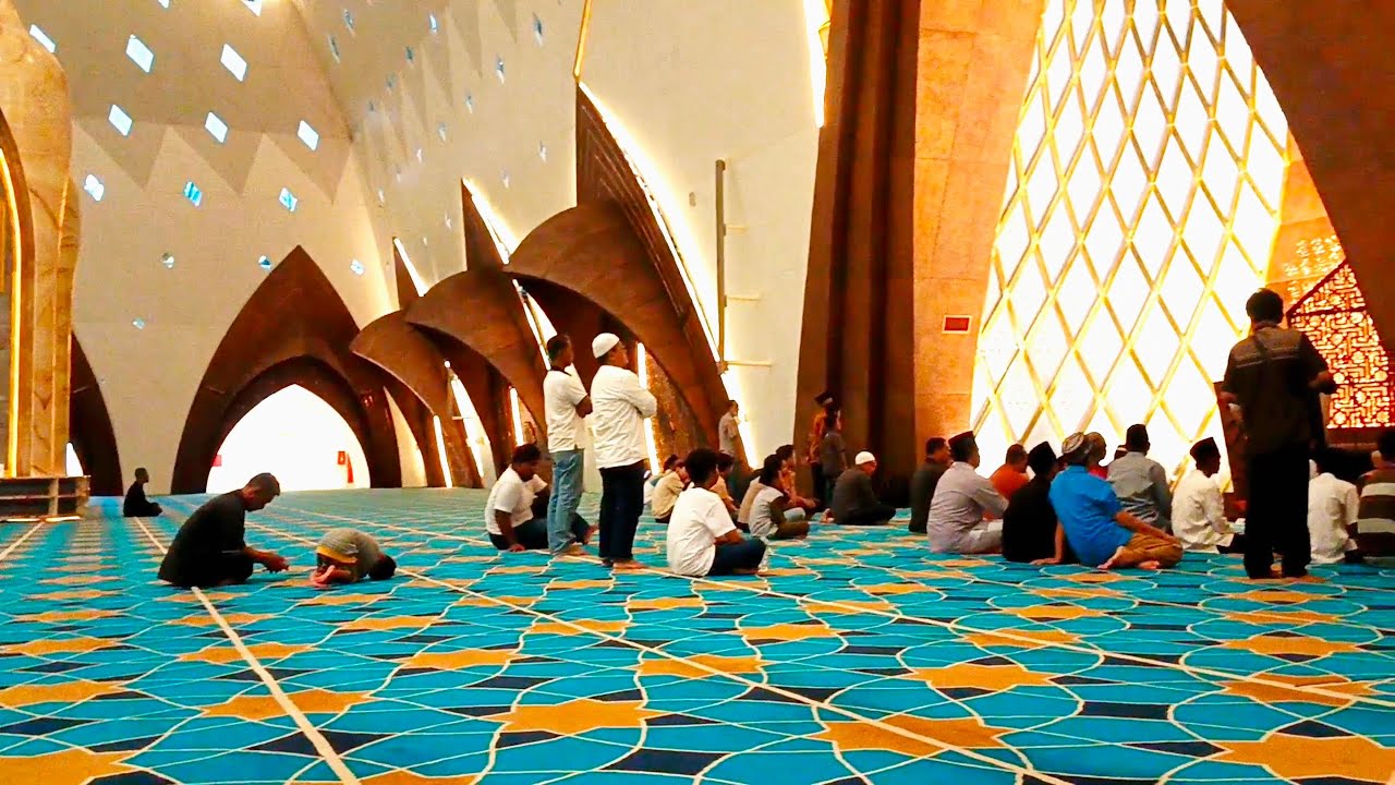 Adzan Merdu Masjid Raya Al Jabar Gedebage Bandung