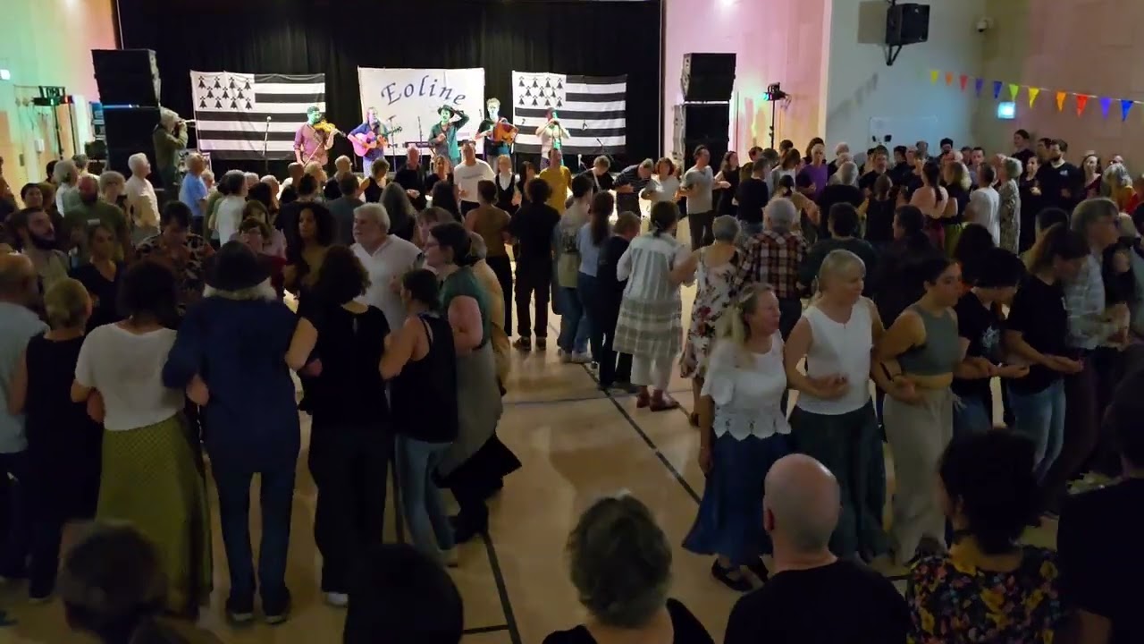 War-sav / Fisel / Fest-noz association Eoline Melesse