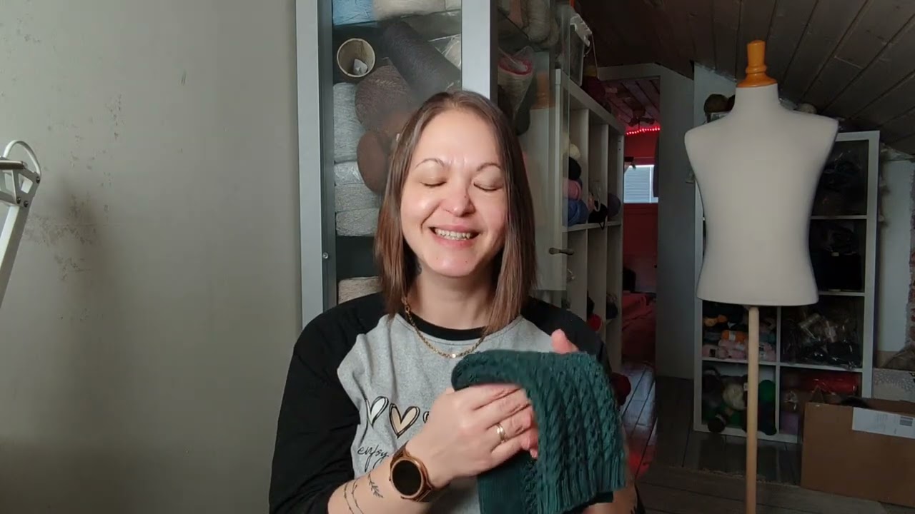 Джемпер дочке почти готов/новые носочки/планы/много новой пряжи 🙂