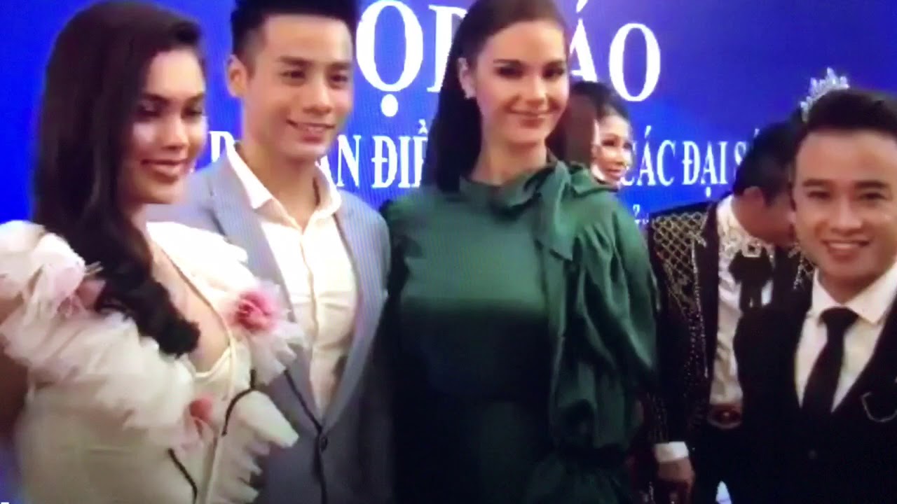 Catriona Gray live in Vietnam advocating for the importance of education. #Catriona4MissUniverse2018