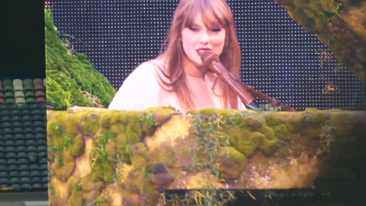 Taylor Swift Era's Tour Edinburgh N3 - Champagne Problems