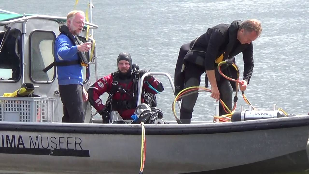 Besiktning av ett förmodat fartygsvrak vid Slussen