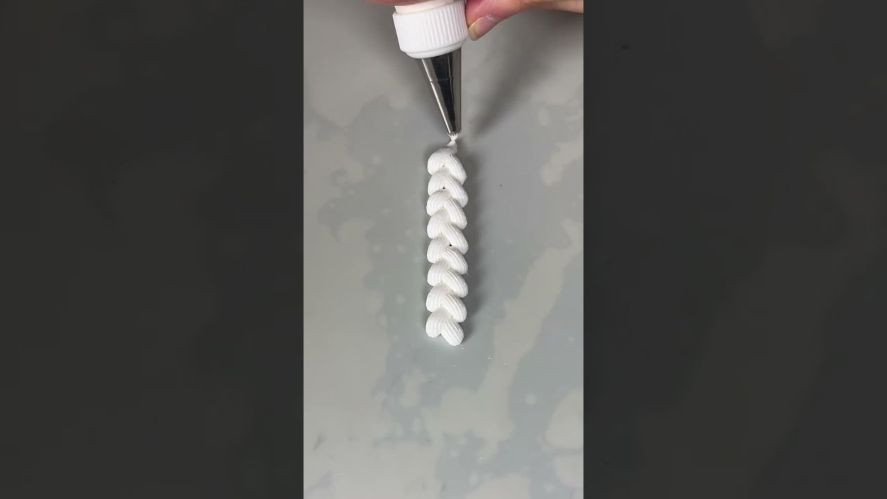 BASIC PIPING- Braid with Royal Icing