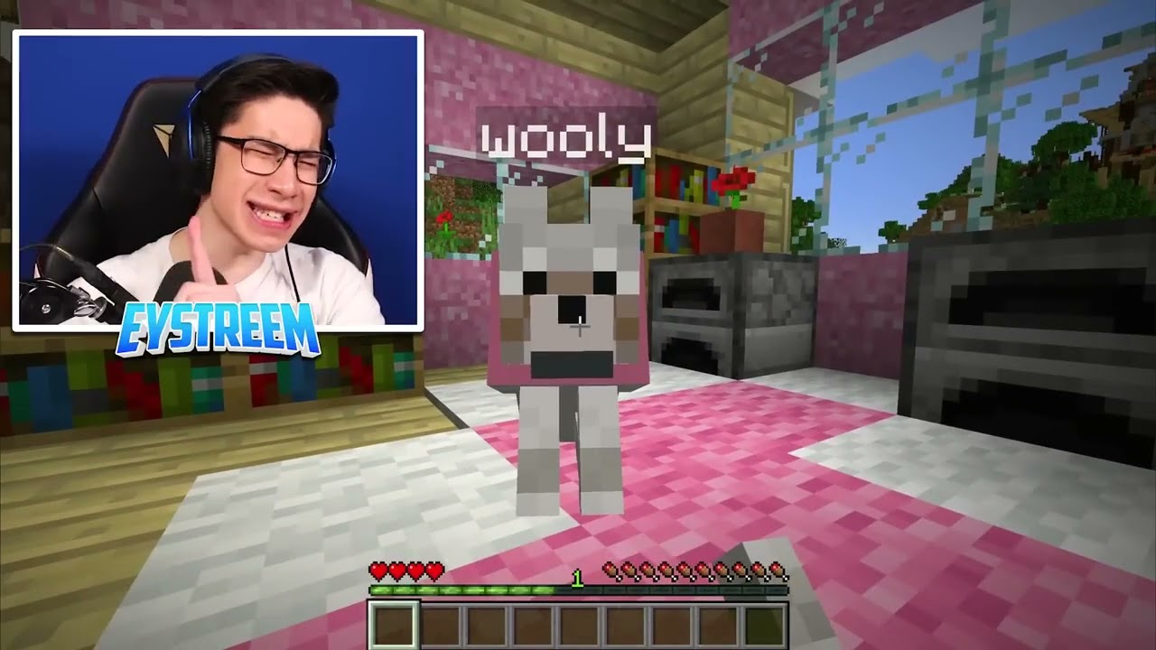 TROLLING MY LITTLE SISTER as a WOLF in Minecraft!