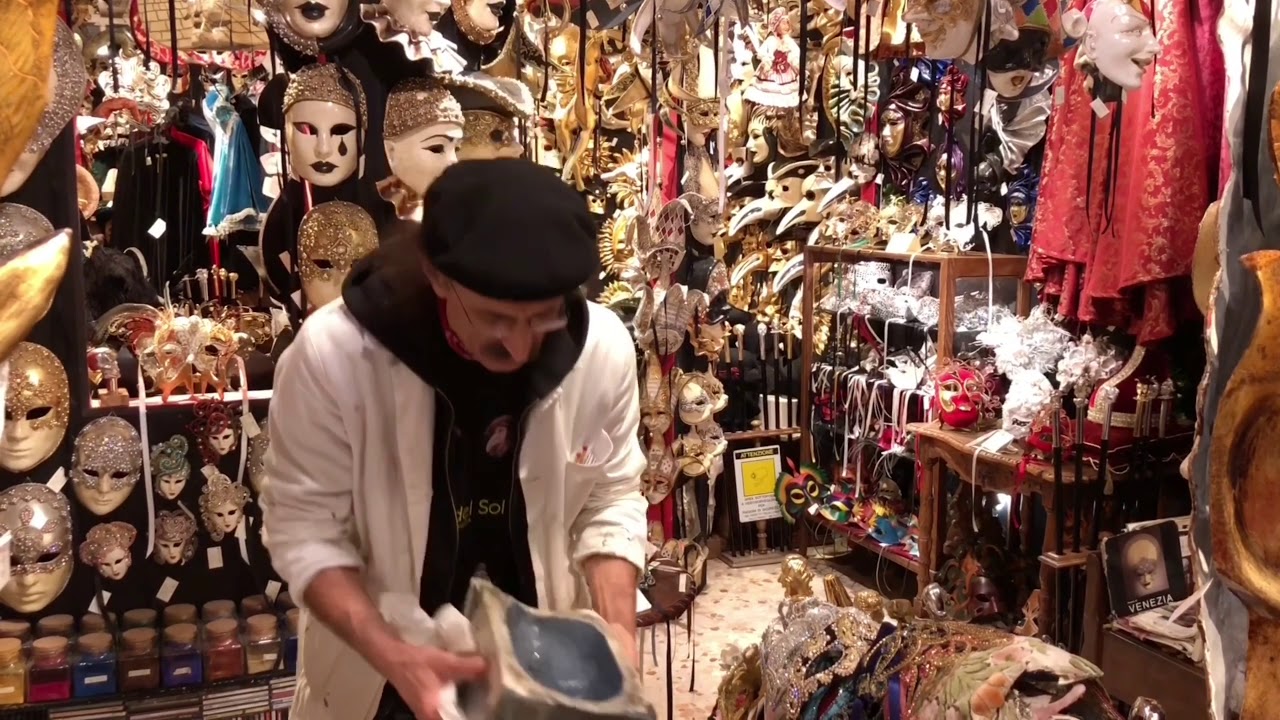 Così nascono le maschere di Carnevale a Venezia