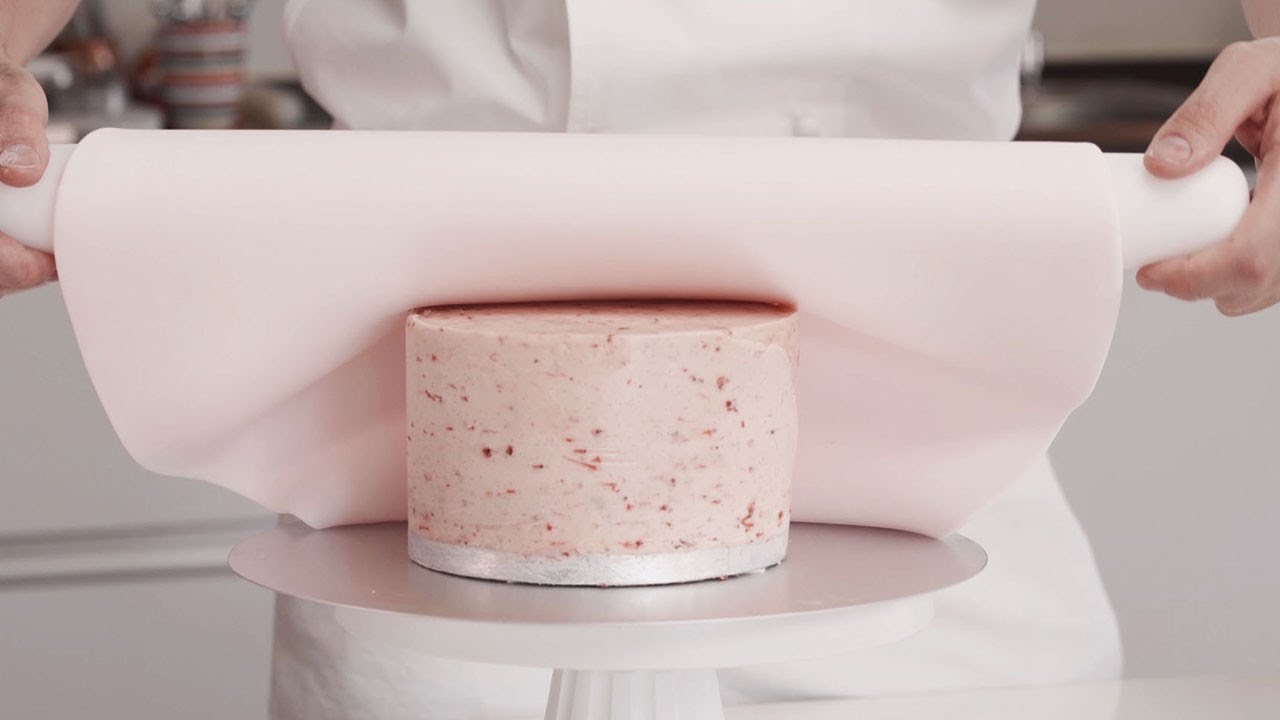 Cómo cubrir una torta con fondant | How to cover a cake with fondant