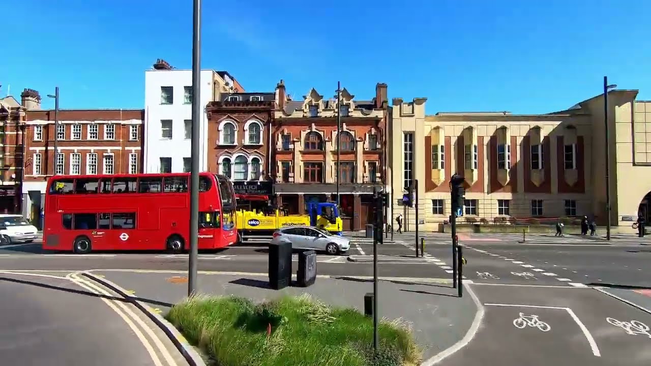 London BUS Ride 🇬🇧 Route 86 - STRATFORD to ROMFORD via Forest Gate, Ilford, Seven Kings, Chadwell 🚌