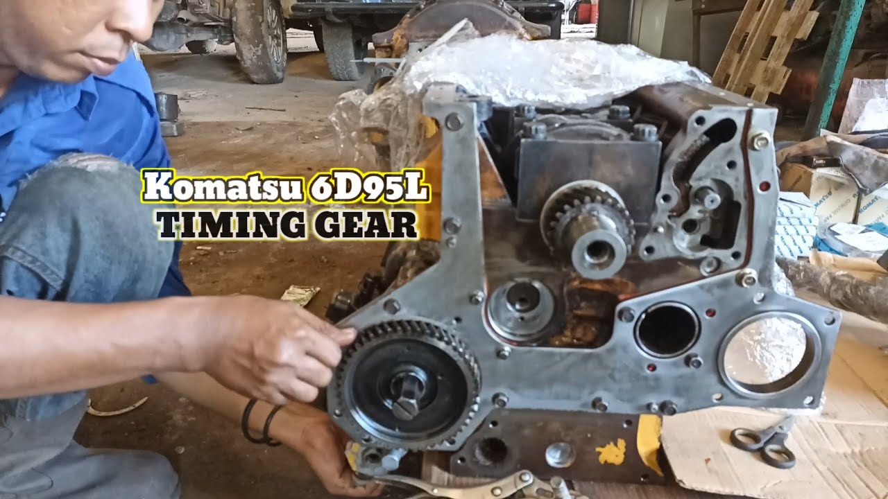 Proses pemasangan timing gear pada engine komatsu 6D95L