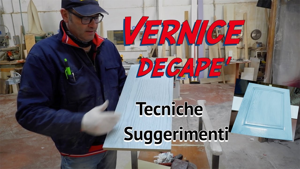 Verniciatura decapè sul legno di frassino spazzolato.