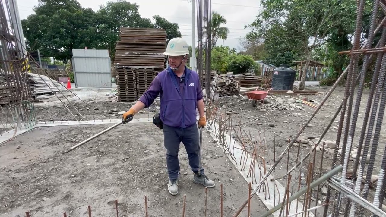 筏基回填土夯實及防潮布施作~明富建設主任技師說明