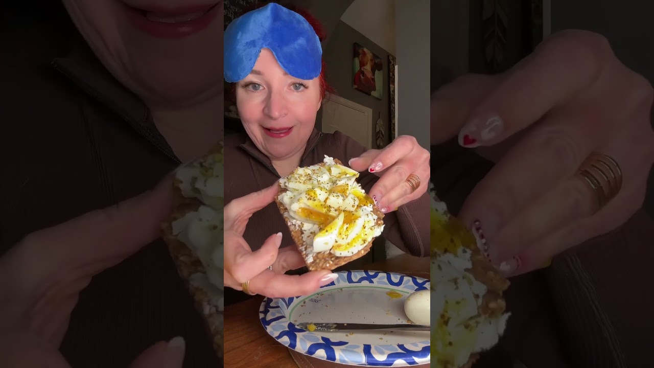 Migraine. Breads. #SnackTime #crispybread #goatcheese #auntielisa