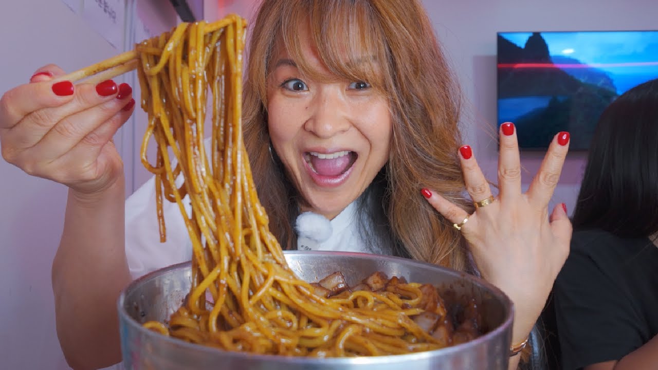 I'm BACK!!! with MUKBANG! 😋 Jjajangmyeon 짜장면 [VLOG MUKBANG]