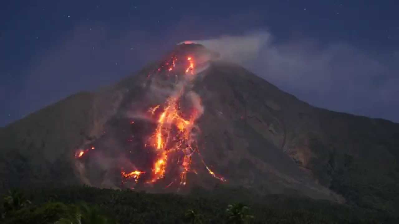Karangetang: Lava flows and rock falls