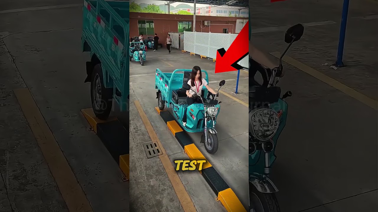ONLY WOMEN Can Drive THIS Crazy Tuk-Tuk?! 🚨🤯 #TukTuk #China  #Unbelievable #DrivingSkills #shorts
