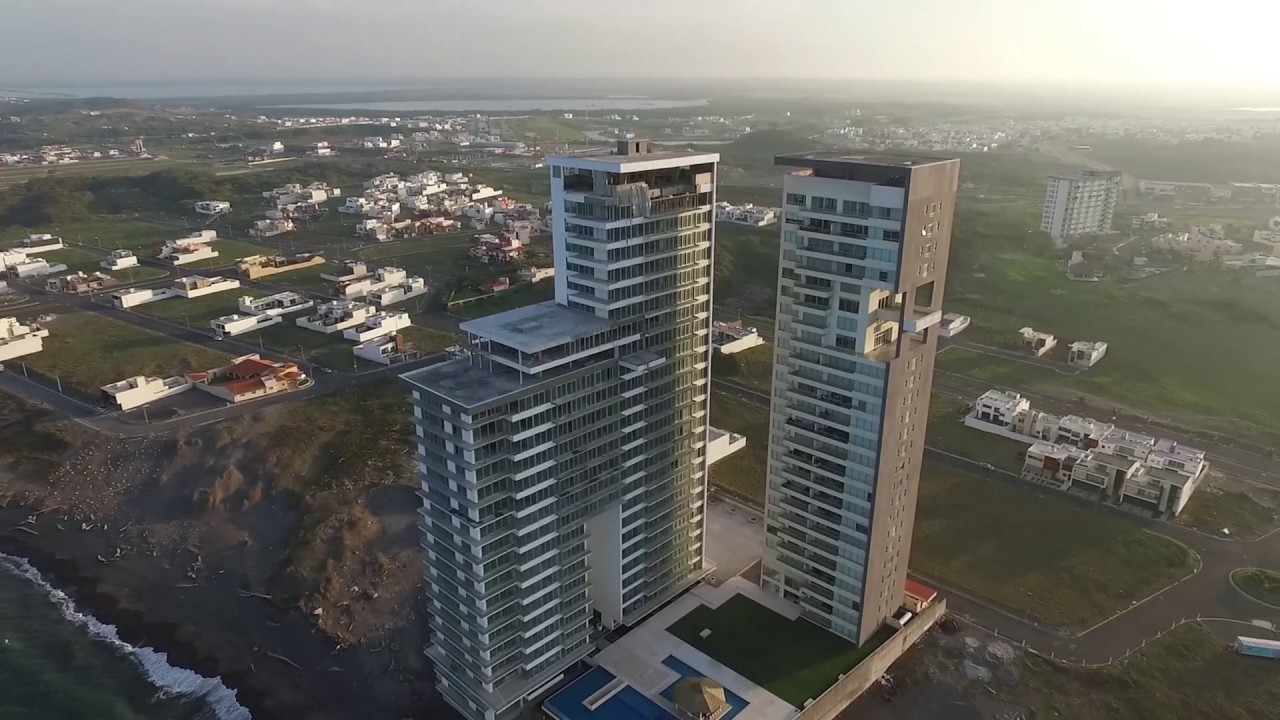 Pen&iacute;nsula Marina Veracruz vista desde drone