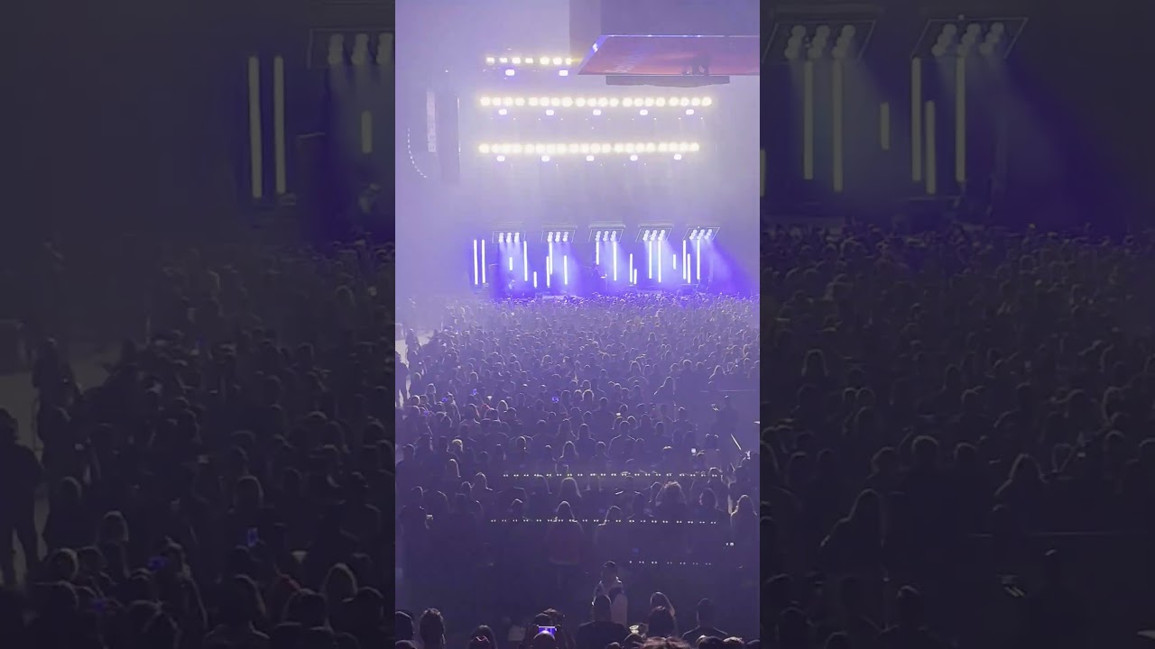 2 Korn fans going wild at Calgary show....#saddledome #shortsfeed #shortvideo #shorts #shortsviral