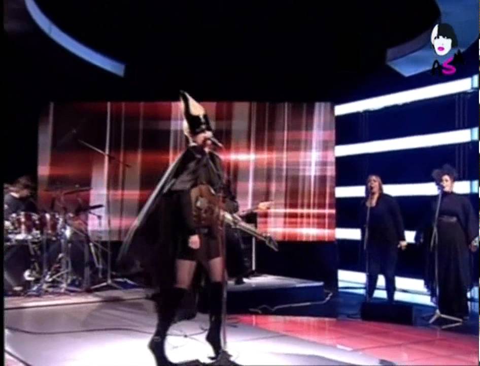 Aleksandra Sladjana Milosevic - Neko je tu
