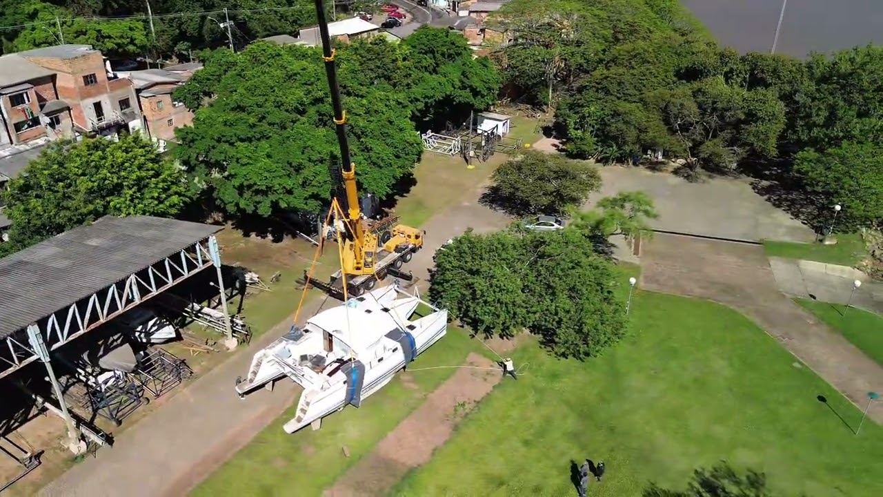 Catamarã adormecido será restaurado e vai voltar a navegar em Porto Alegre 