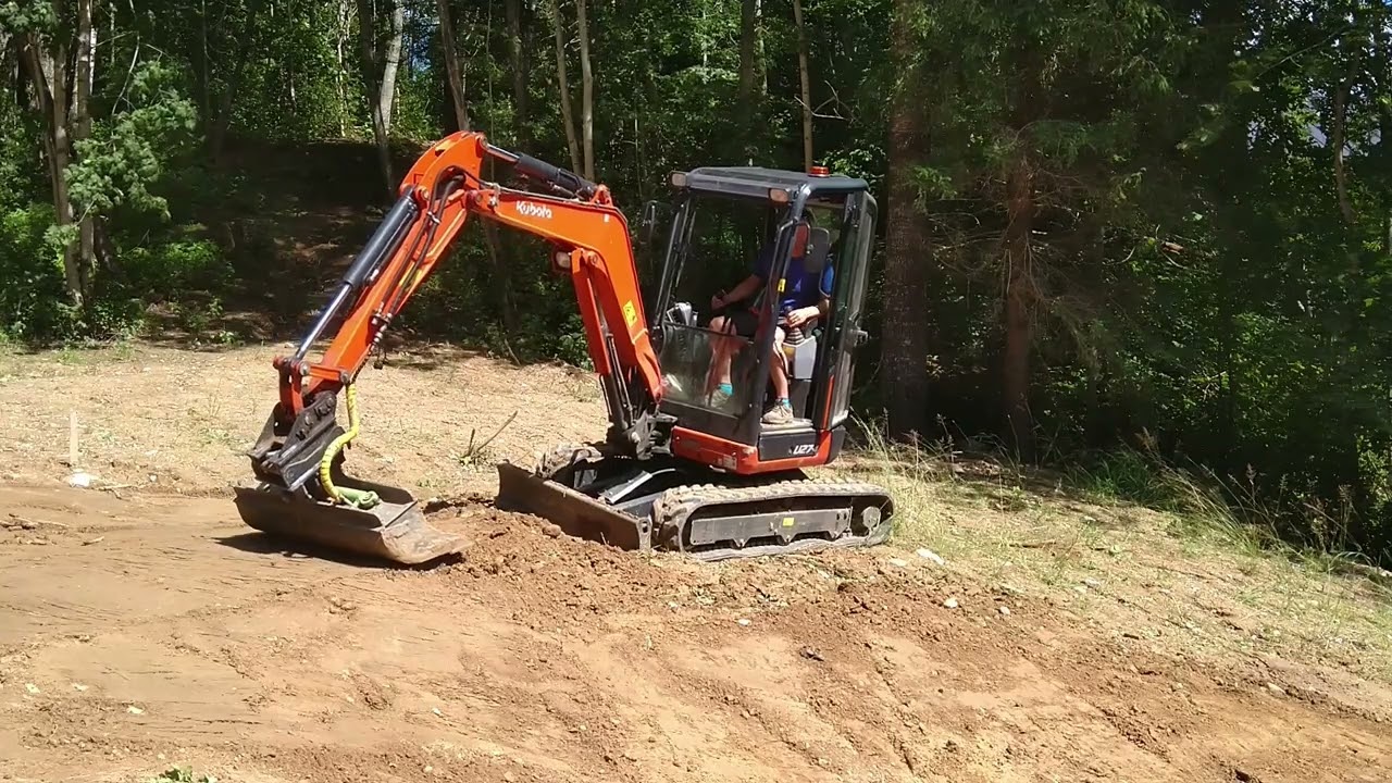 Kubota U27-4